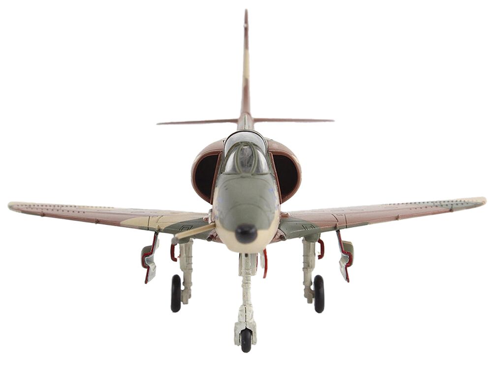 Douglas A-4E Skyhawk Aircraft "Aggressor 151095" (1985/6) United States Navy "Air Power Series" 1/72 Diecast Model by Hobby Master view 3