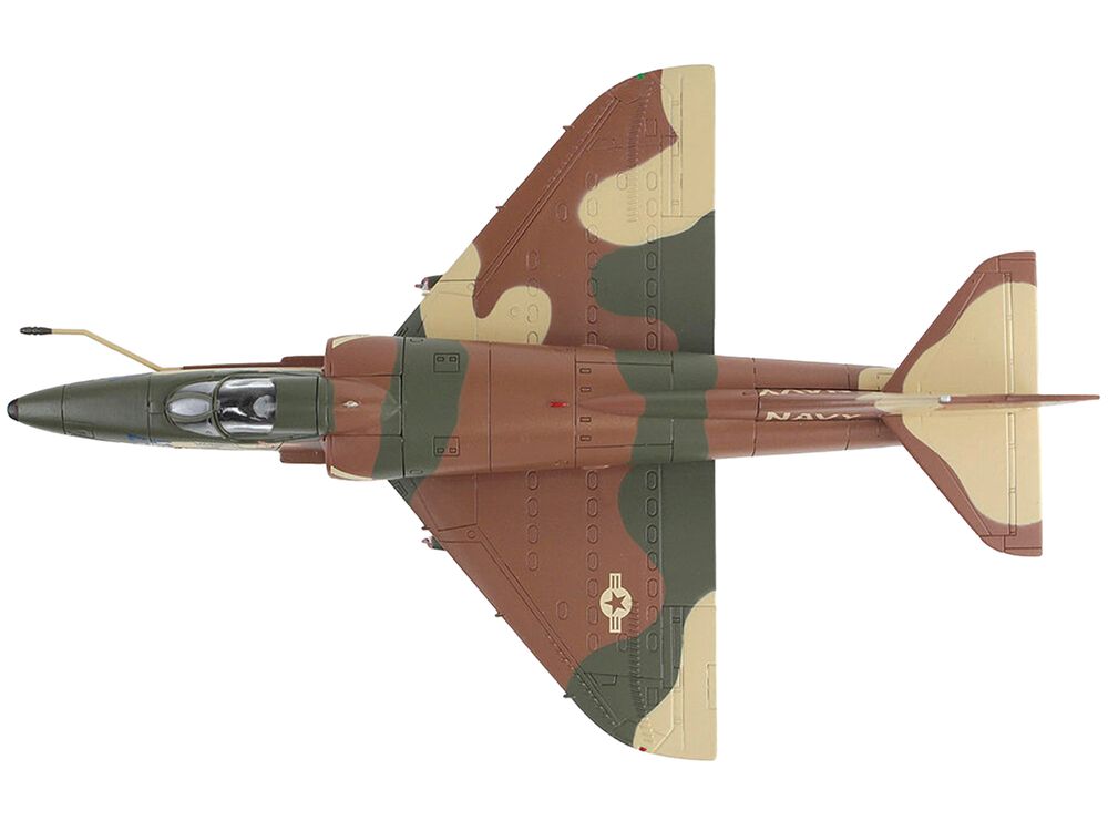 Douglas A-4E Skyhawk Aircraft "Aggressor 151095" (1985/6) United States Navy "Air Power Series" 1/72 Diecast Model by Hobby Master view 4