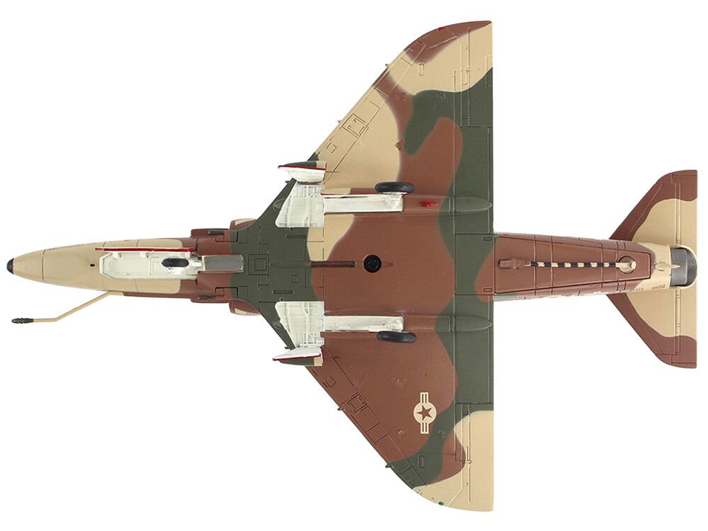 Douglas A-4E Skyhawk Aircraft "Aggressor 151095" (1985/6) United States Navy "Air Power Series" 1/72 Diecast Model by Hobby Master view 5