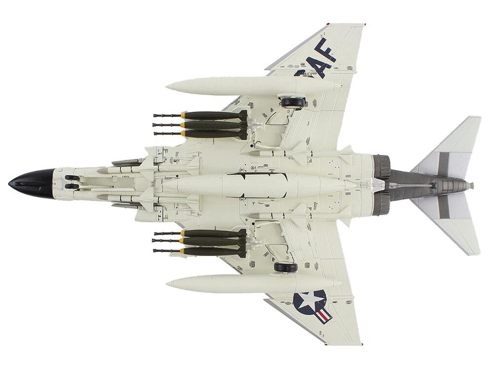 McDonnell Douglas F-4C Phantom II Fighter-Bomber Aircraft "45th TFS Ubon Thailand" (1965) United States Air Force "Air Power Series" 1/72 Diecast Model by Hobby Master view 5