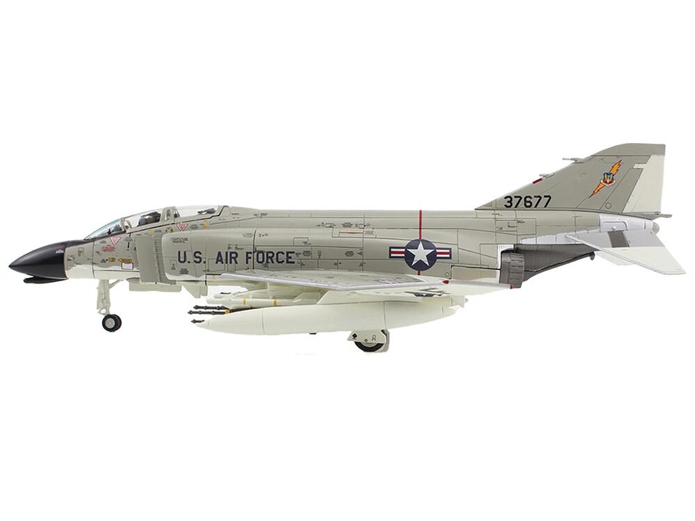 McDonnell Douglas F-4C Phantom II Fighter-Bomber Aircraft "433rd TFS 8th TFW Ubon Thailand" (1966) United States Air Force "Air Power Series" 1/72 Diecast Model by Hobby Master view 2