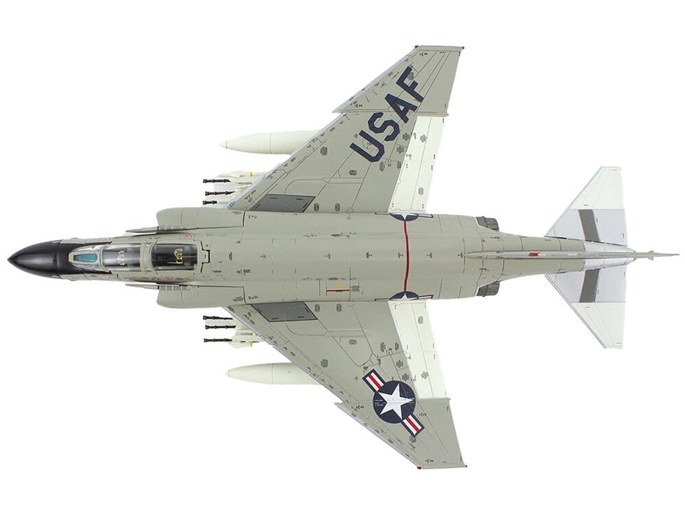 McDonnell Douglas F-4C Phantom II Fighter-Bomber Aircraft "433rd TFS 8th TFW Ubon Thailand" (1966) United States Air Force "Air Power Series" 1/72 Diecast Model by Hobby Master view 4