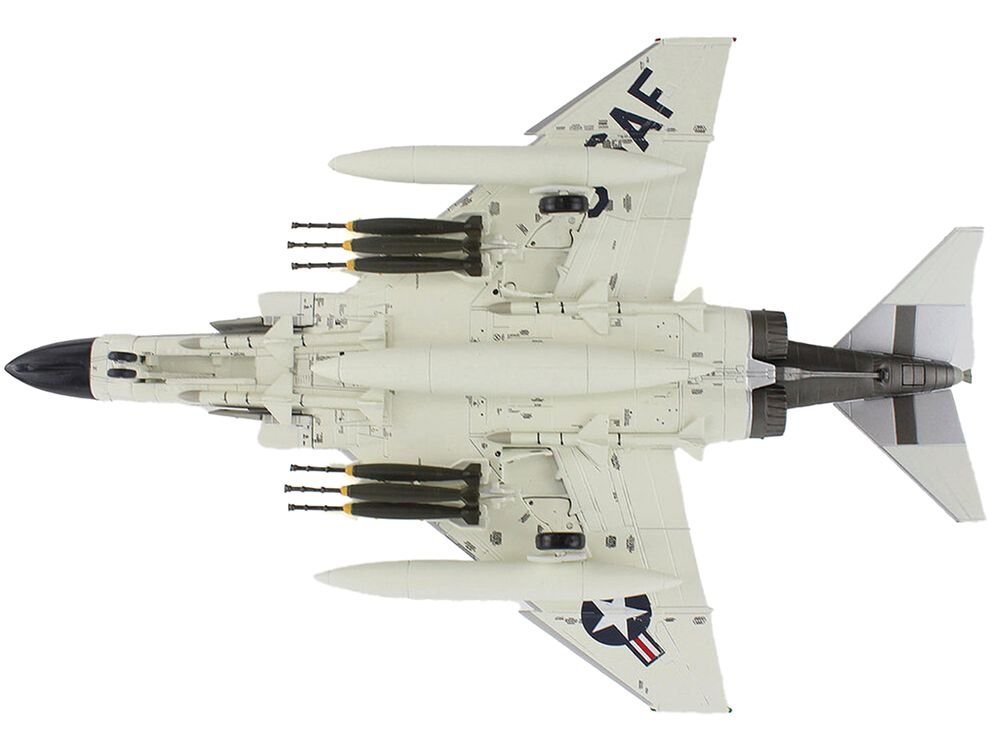 McDonnell Douglas F-4C Phantom II Fighter-Bomber Aircraft "433rd TFS 8th TFW Ubon Thailand" (1966) United States Air Force "Air Power Series" 1/72 Diecast Model by Hobby Master view 5
