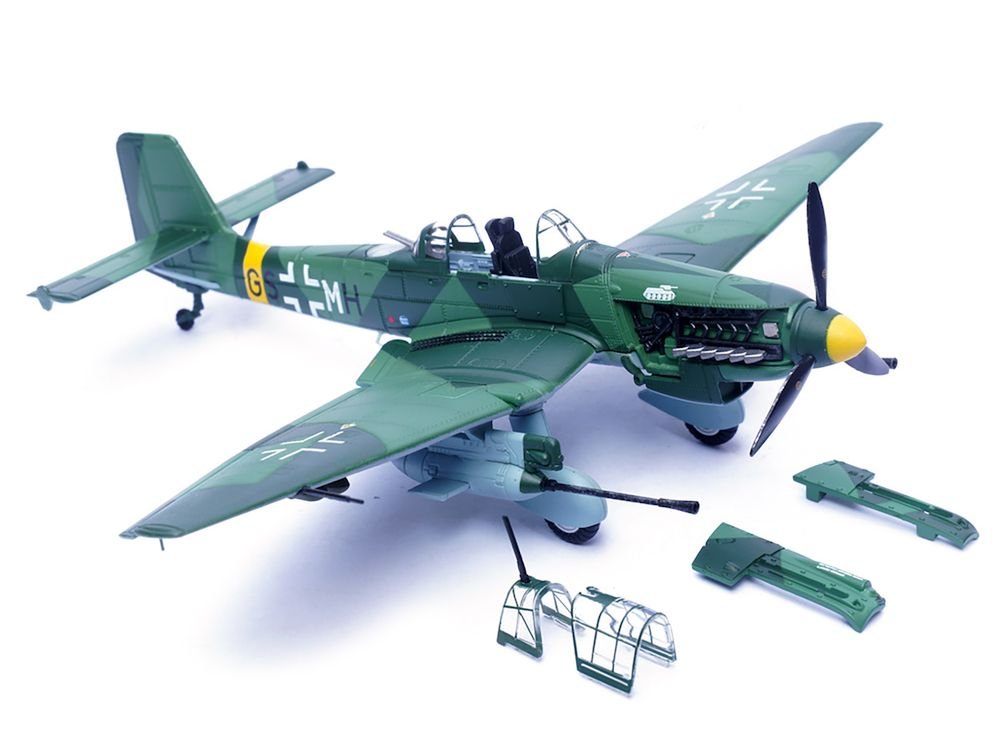 Junkers Ju 87G1 Stuka Bomber Aircraft "10.(Pz)/SG 2 Immelmann GS+MH Dubno Ukraine" (1944) German Luftwaffe "Wing" Series 1/72 Diecast Model by Panzerkampf view 3