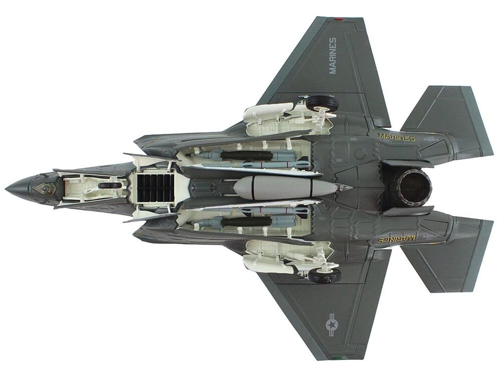 Lockheed Martin F-35B Lightning II Aircraft "Black Death VMFA-542 MCAS Cherry Point" (2023) United States Marine Corps "Air Power Series" 1/72 Diecast Model by Hobby Master view 4