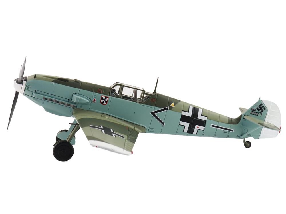 Messerschmitt BF 109E-4 Fighter Aircraft "Franz von Werra II/JG-3" (1940) German Luftwaffe "Air Power Series" 1/48 Diecast Model by Hobby Master view 2