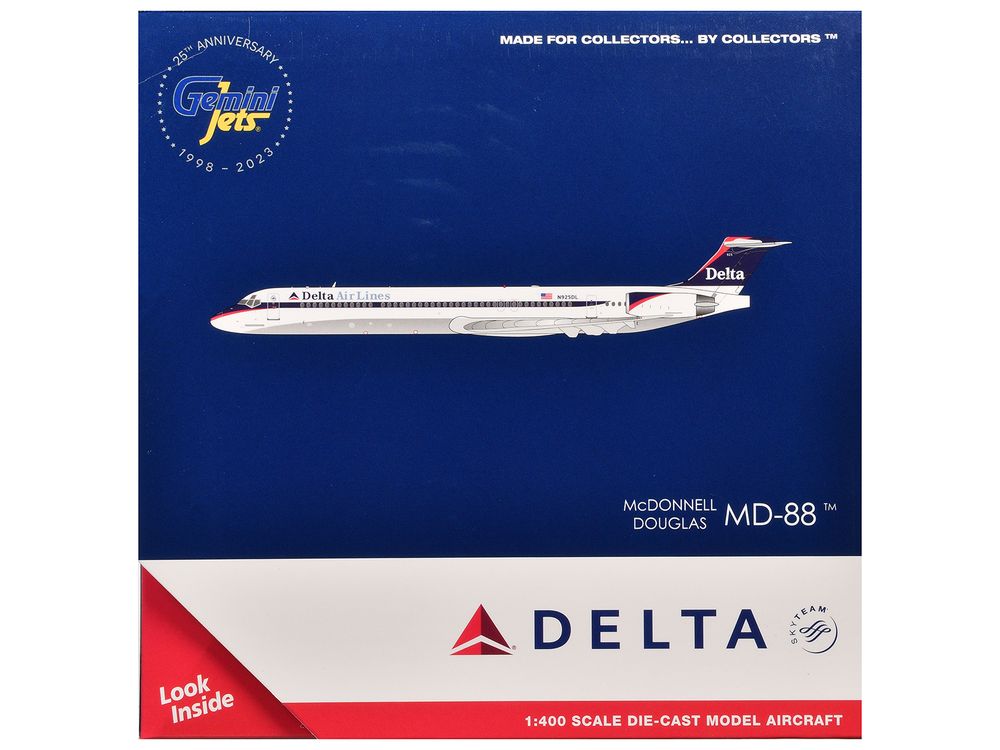 McDonnell Douglas MD-88 Commercial Aircraft "Delta Air Lines" (N925DL) White with Blue and Red Graphics 1/400 Diecast Model Airplane by GeminiJets view 3