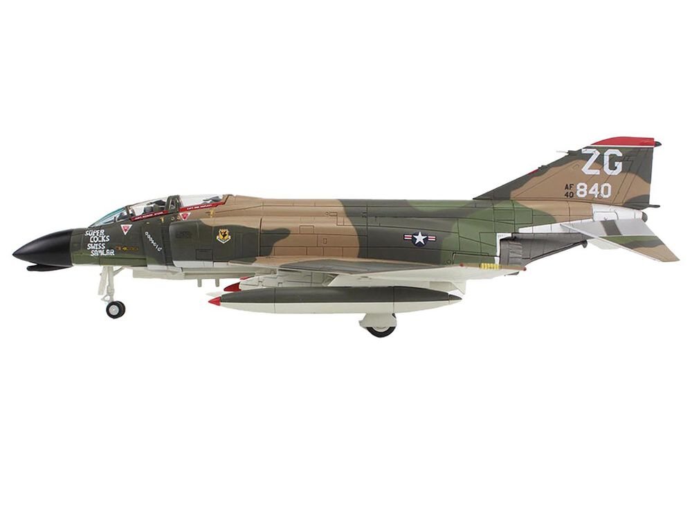 McDonnell Douglas EF-4C Wild Weasel Fighter-Bomber Aircraft "64-0840 67th TFS Korat RTAFB Super Cocks Swiss Samilar" (1971) United States Air Force "Air Power Series" 1/72 Diecast Model by Hobby Master view 2