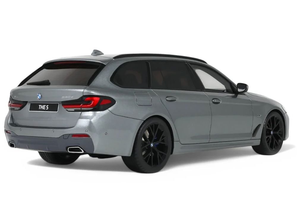 2023 BMW 530E XDrive M Silver Metallic 1/18 Model Car by GT Spirit view 5
