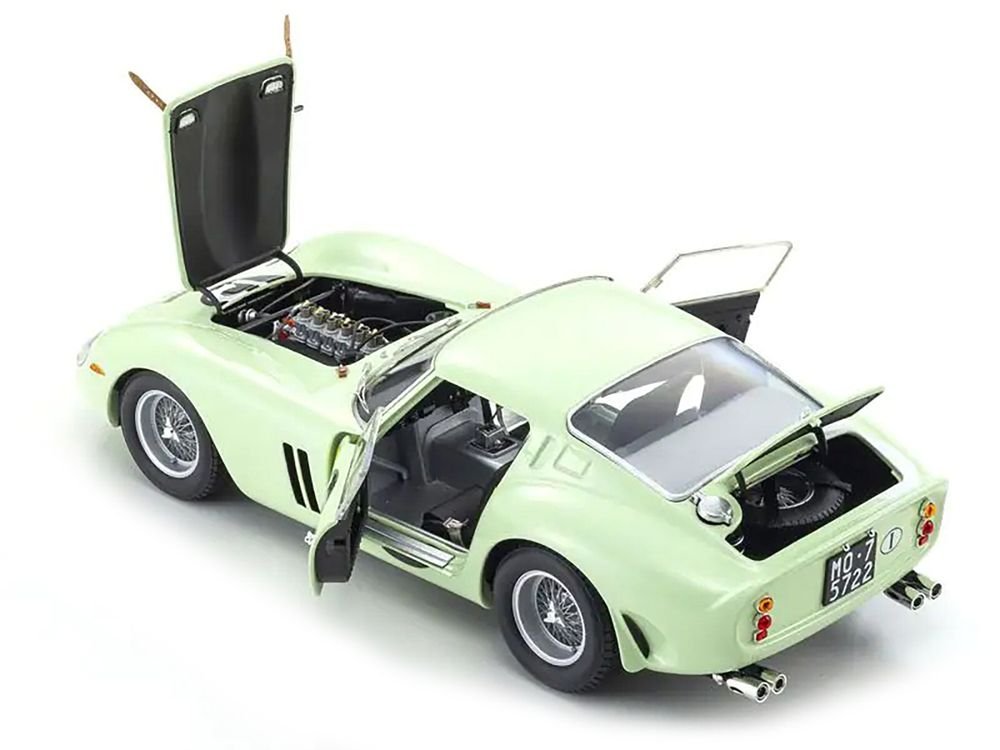 Ferrari 250 GTO #15 Innes Ireland Winner "Goodwood Tourist Trophy" (1962) 1/18 Diecast Model Car by Kyosho view 2