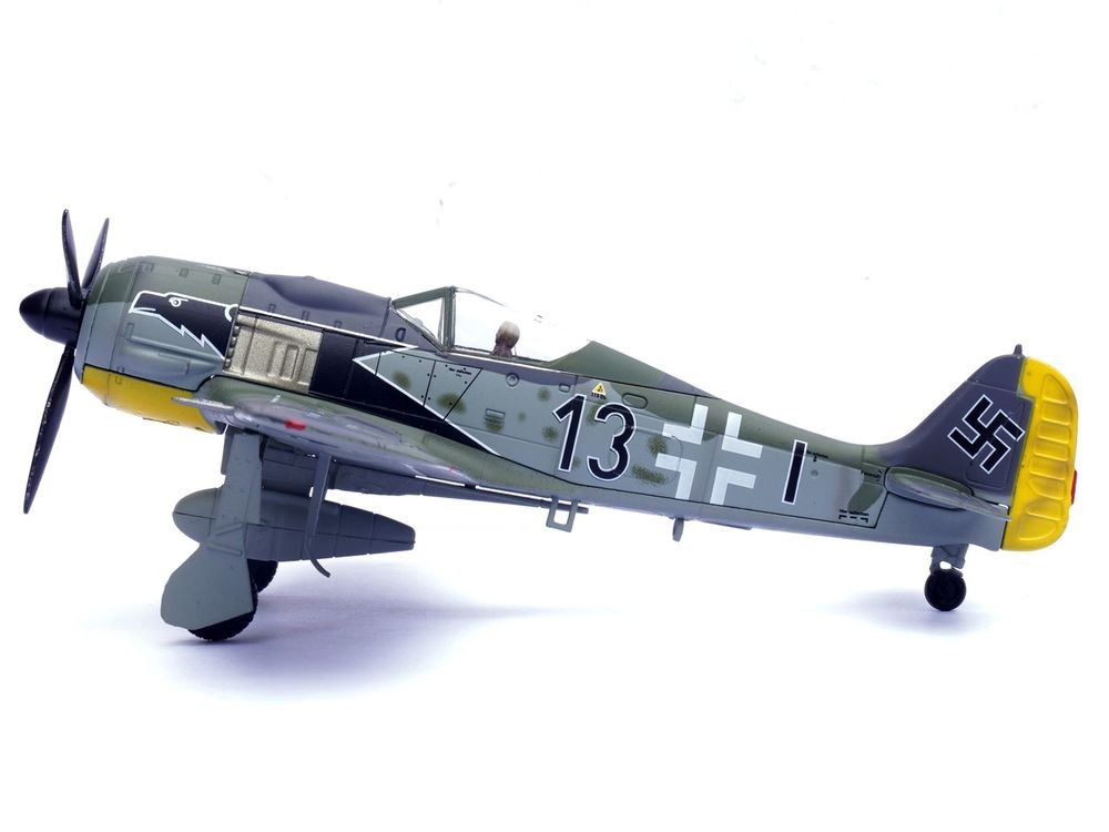 Focke-Wulf Fw 190A Aircraft "Black 13 8./JG 2 Richthofen France" (1943) German Luftwaffe 1/72 Diecast Model Airplane by Legion view 2