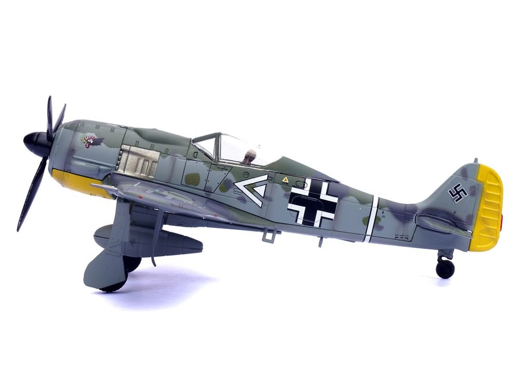Focke-Wulf Fw 190A Aircraft "108-Victory Ace Hauptmann Hans 'Assi' Hahn Gruppenkommandeur III./JG 2 Richthofen France" (1942) German Luftwaffe 1/72 Diecast Model Airplane by Legion view 2