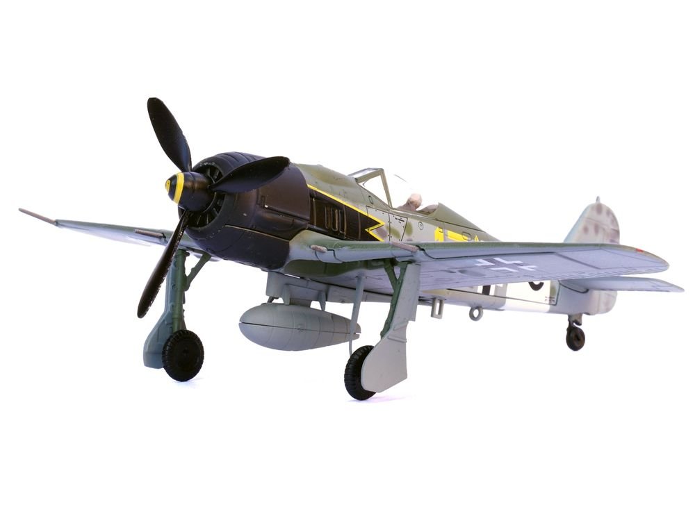 Focke-Wulf Fw 190A Aircraft "Yellow 17 24-Victory Ace Willi Unger 12./JG 3 Udet Germany" (1944) German Luftwaffe 1/72 Diecast Model Airplane by Legion view 4