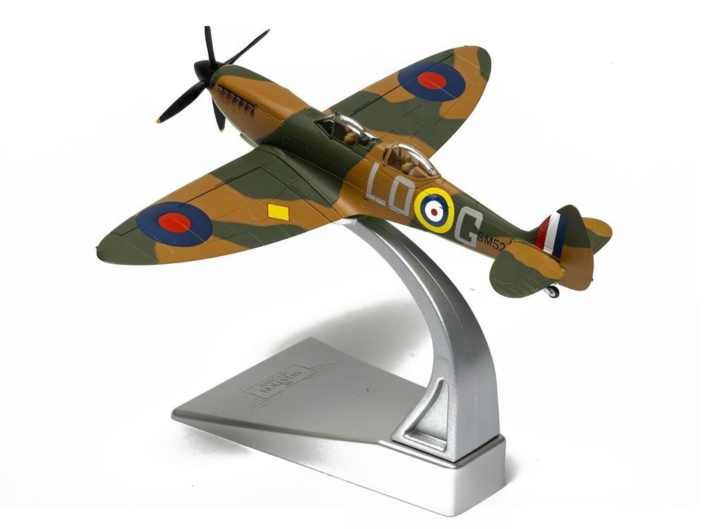 Supermarine Spitfire T.9 Aircraft "SM520 Spitfires.com Goodwood Aerodrome" British Royal Air Force "The Aviation Archive" Series 1/72 Diecast Model by Corgi view 4