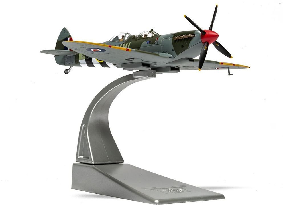 Supermarine Spitfire T.9 Aircraft "PV202 Aerial Collective at Duxford Airfield" British Royal Air Force "The Aviation Archive" Series 1/72 Diecast Model by Corgi view 4