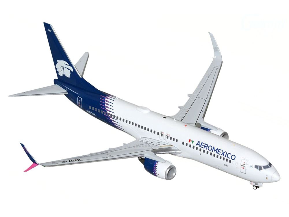 Boeing 737-800 Commercial Aircraft "AeroMexico" (N957AM) White with Dark Blue Tail "Gemini 200" Series 1/200 Diecast Model Airplane by GeminiJets view 2
