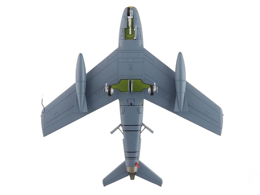 Canadair Sabre Mk.6 Fighter Aircraft "23622 430 Squadron" (1950s) Royal Canadian Air Force "Air Power Series" 1/72 Diecast Model by Hobby Master view 4