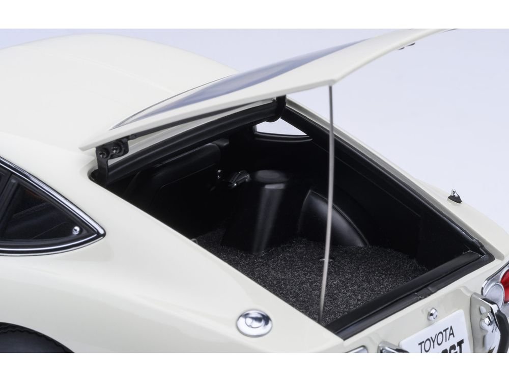 1967 Toyota 2000GT RHD (Right Hand Drive) White 1/18 Model Car by Autoart view 5