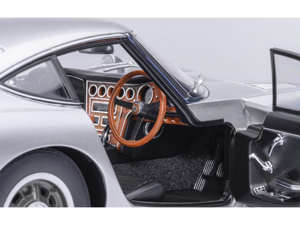 1967 Toyota 2000GT RHD (Right Hand Drive) Silver Metallic 1/18 Model Car by Autoart view 4