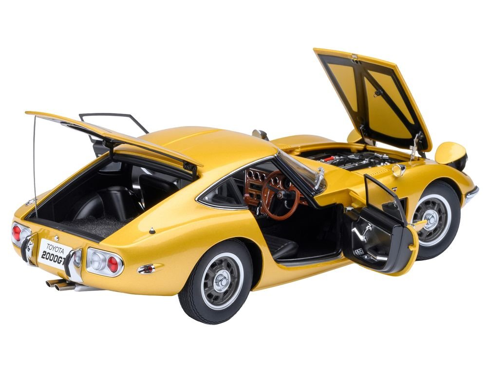 1967 Toyota 2000GT RHD (Right Hand Drive) Gold Metallic 1/18 Model Car by Autoart view 2