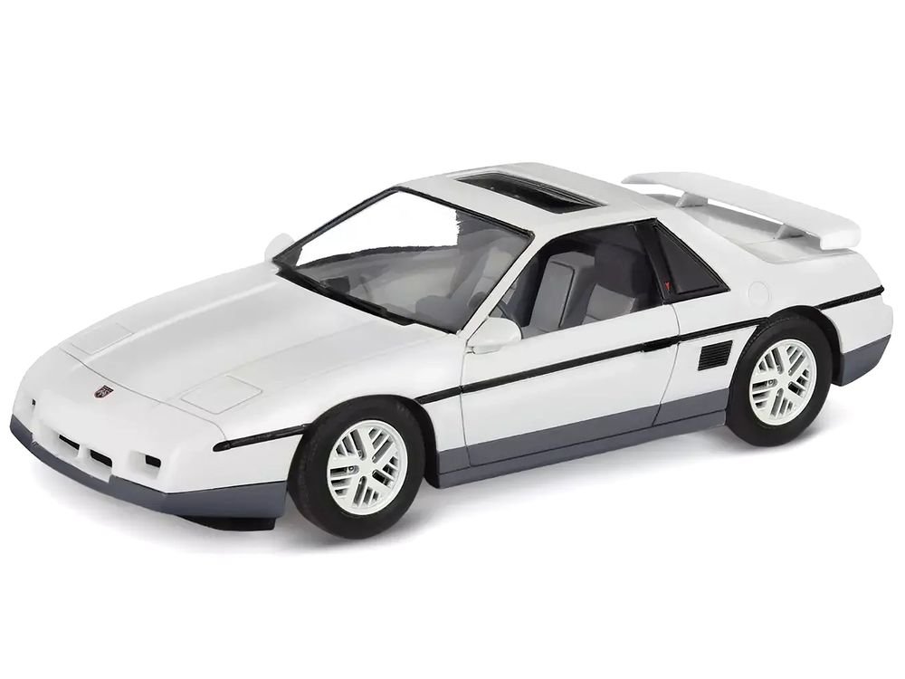 Level 4 Model Kit 1985 Pontiac Fiero GT 1/24 Scale Model by Revell view 2