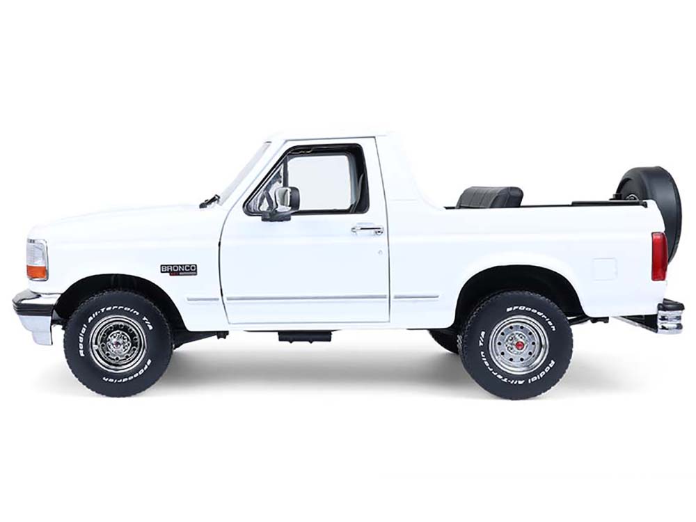 1993 Ford Bronco XLT Oxford White "Artisan Collection" 1/18 Diecast Model Car by Greenlight view 3