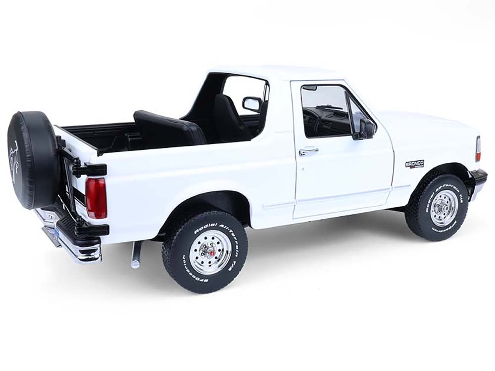 1993 Ford Bronco XLT Oxford White "Artisan Collection" 1/18 Diecast Model Car by Greenlight view 4