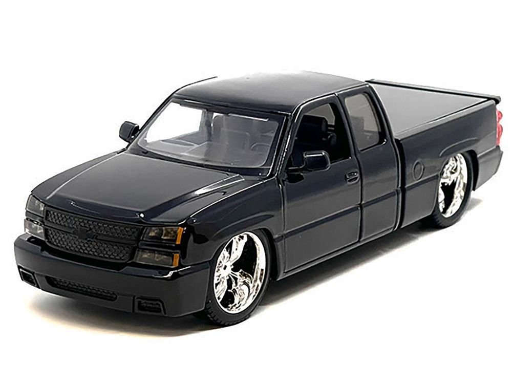 2006 Chevrolet Silverado Custom Pickup Truck Black "Die-Cast Collection" Series 1/25 Diecast Model Car by Motormax view 2