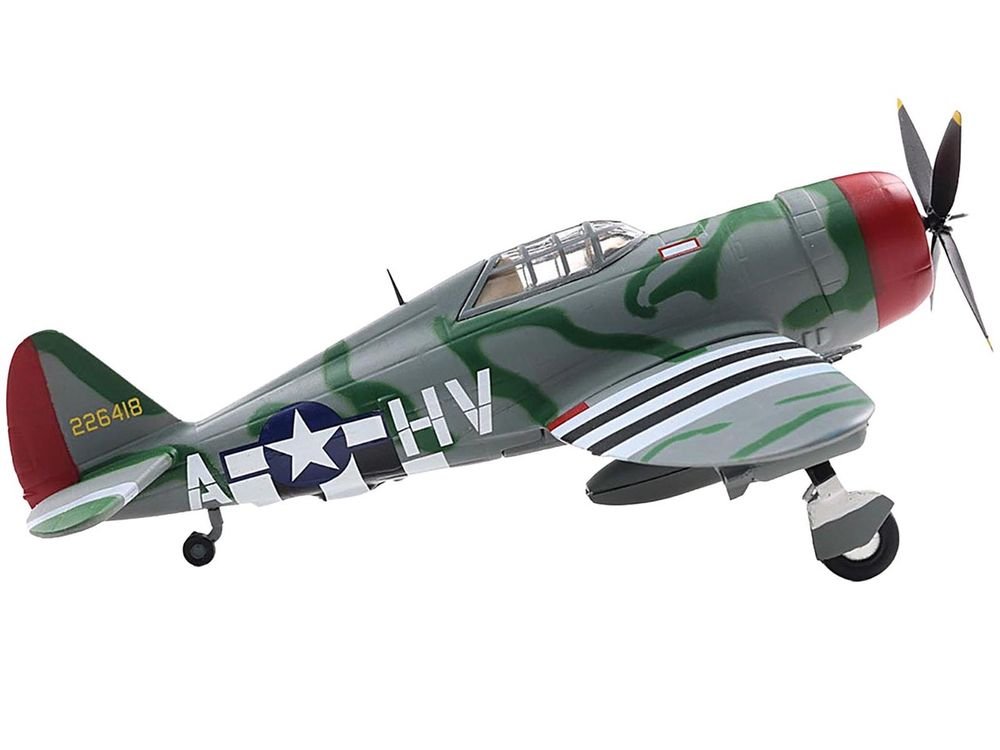 Republic P-47 Thunderbolt Fighter Aircraft "Lt. Col. Francis S. "Gabby" Gabreski" United States Army Air Forces 1/72 Diecast Model by Militaria Die Cast view 2