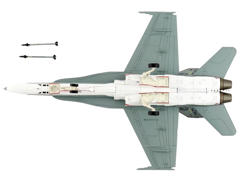 McDonnell Douglas F/A-18C Hornet Aircraft "VFA-15 Retro TAC Demo Jet VFA-106 Gladiators" (2017) United States Navy "Air Power Series" 1/72 Diecast Model by Hobby Master view 5
