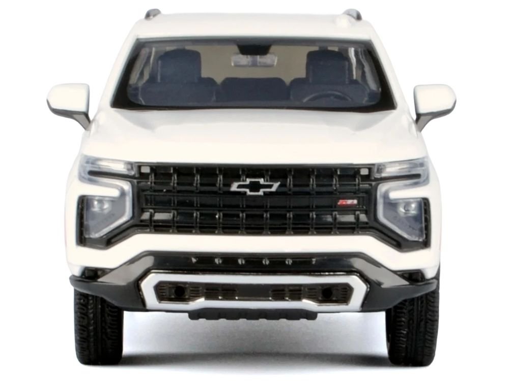 2025 Chevrolet Tahoe Z71 White "Timeless Legends" Series 1/24 Diecast Model Car by Motormax view 3
