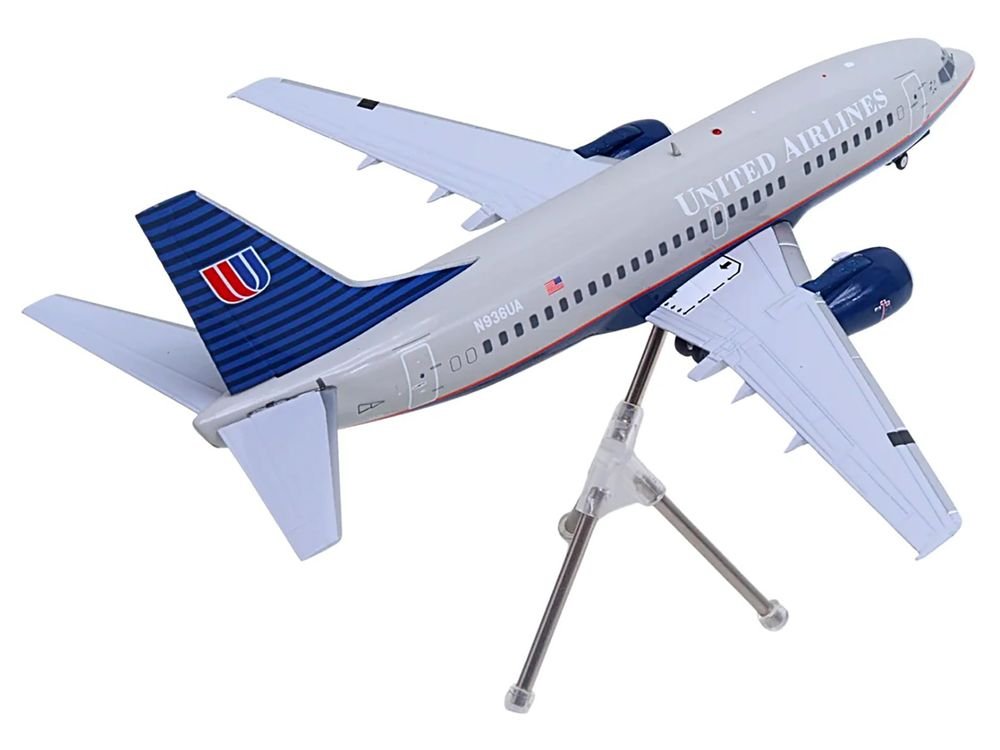 Boeing 737-500 Commercial Aircraft "United Airlines - Classic 737 Series" (N936UA) Gray with Blue Tail "Gemini 200" Series 1/200 Diecast Model Airplane by GeminiJets view 3