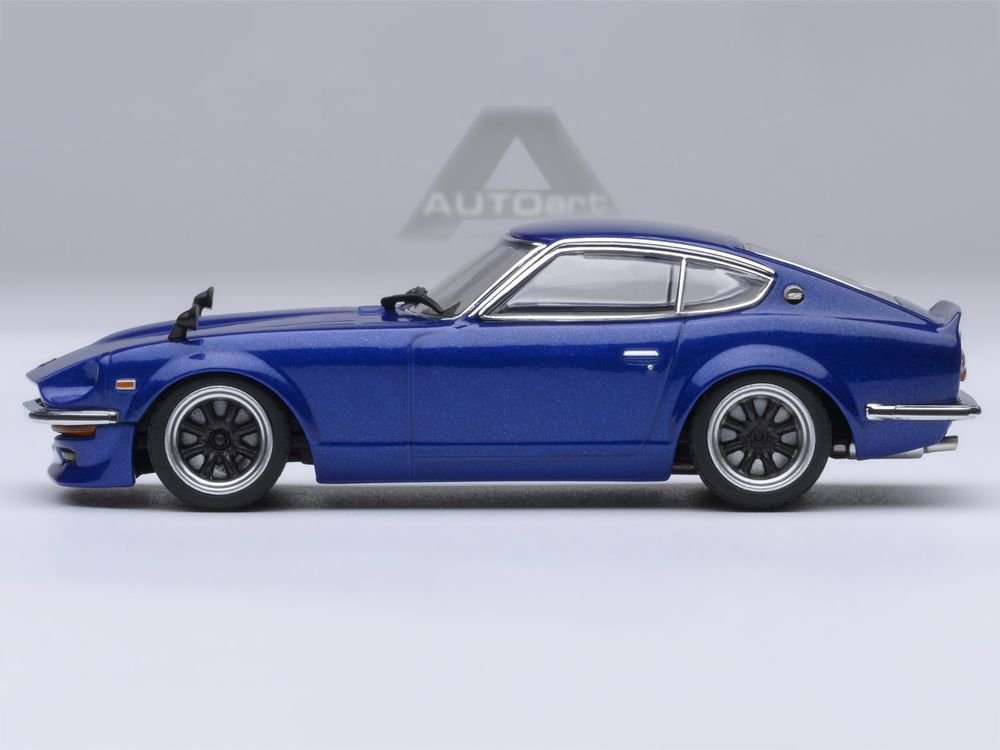 Nissan Fairlady Z RHD (Right Hand Drive) "Akuma No Z" Blue Metallic "Wangan Midnight - Comic #1 Version" Manga 1/64 Model Car by Autoart view 2
