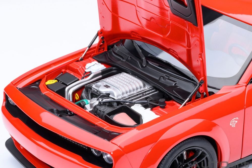 2022 Dodge Challenger SRT Jailbreak Torred with Red Interior 1/18 Model Car by Autoart view 3