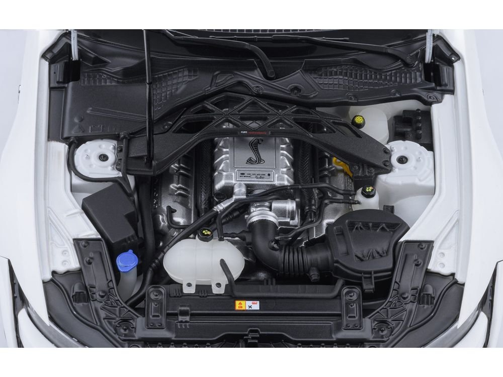 Ford Mustang Shelby GT500 Oxford White with Black Stripes 1/18 Model Car by Autoart view 3