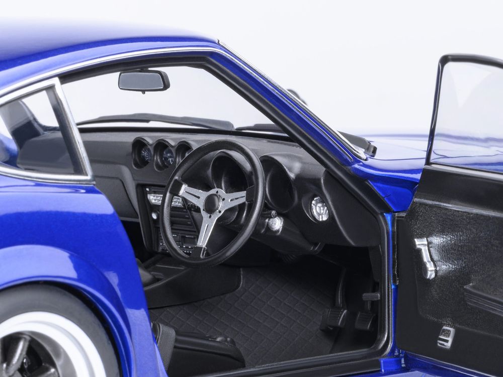 Nissan Fairlady Z RHD (Right Hand Drive) "Akuma No Z" Blue Metallic "Wangan Midnight - Comic #1 Version" Manga 1/18 Model Car by Autoart view 4