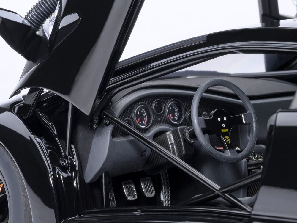 Lamborghini Diablo GTR Deep Black 1/18 Model Car by Autoart view 4
