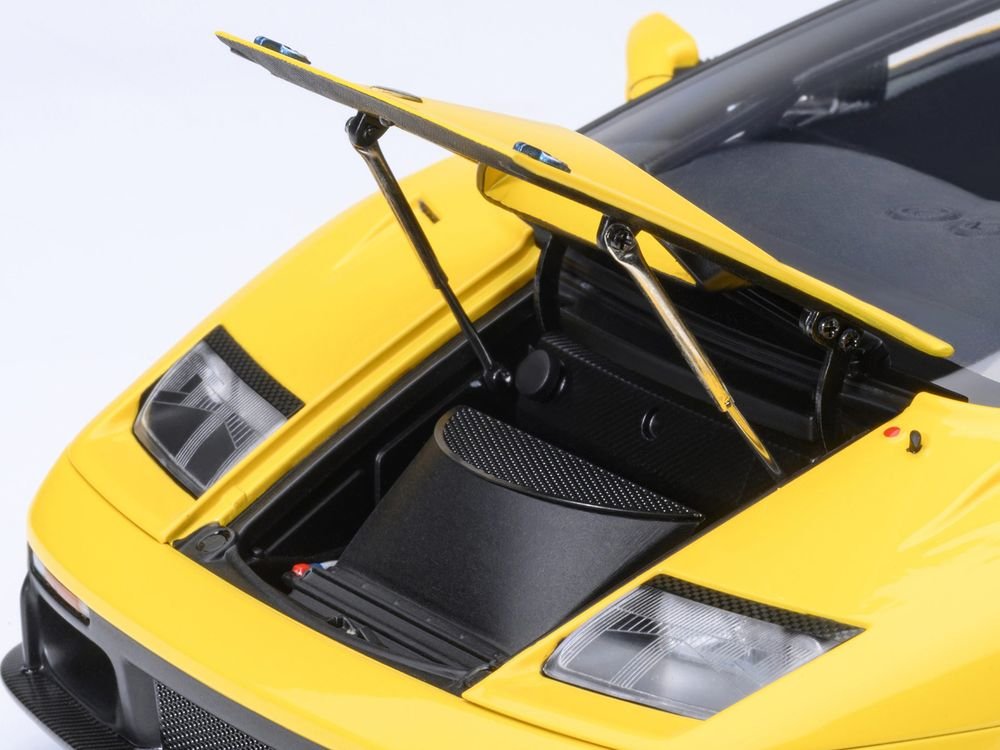Lamborghini Diablo GTR Superfly Yellow 1/18 Model Car by Autoart view 3