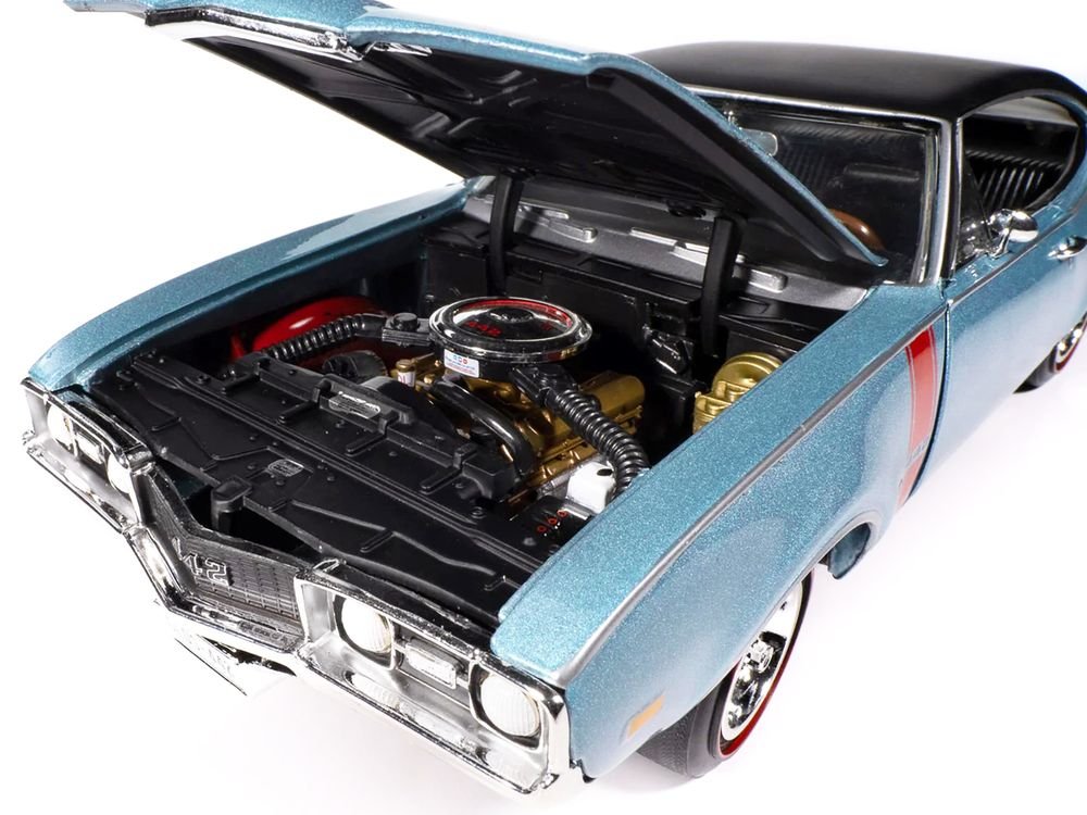 1968 Oldsmobile 442 W30 Holiday Coupe Teal Frost Metallic with Red Stripes and Black Vinyl Top "Hemmings Motor News July 2023 Cover Car" "American Muscle" Series 1/18 Diecast Model Car by Auto World view 3