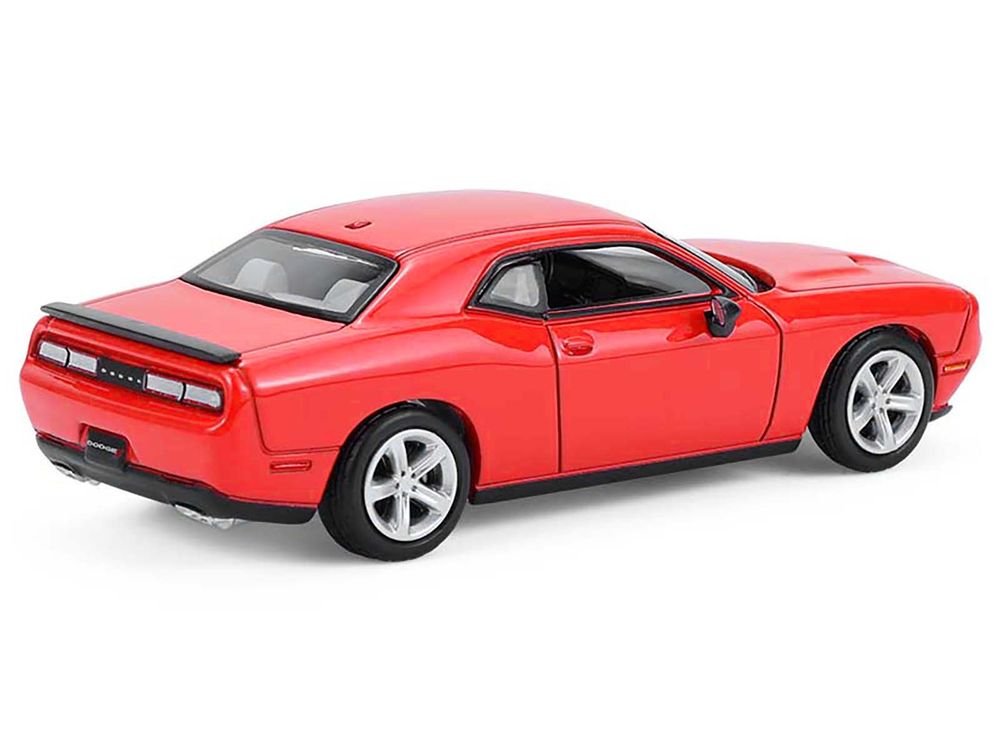 2016 Dodge Challenger RT Torred "GreenLight Muscle" Series 30 1/64 Diecast Model Car by Greenlight view 3