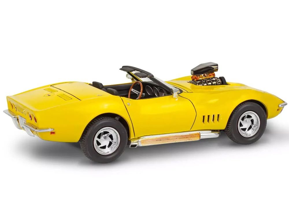 Level 4 Model Kit 1968 Chevrolet Corvette L/88 Convertible 2-in-1 1/25 Scale Model by Revell view 4