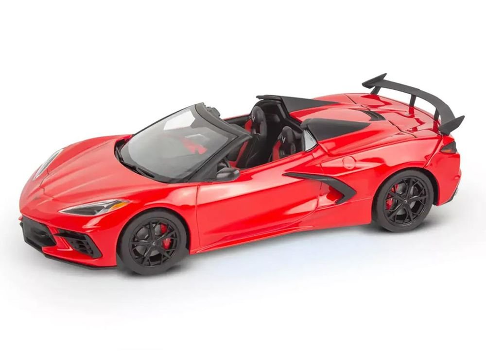 Level 4 Model Kit 2022 Chevrolet Corvette C8 Hardtop Convertible 1/25 Scale Model by Revell view 2