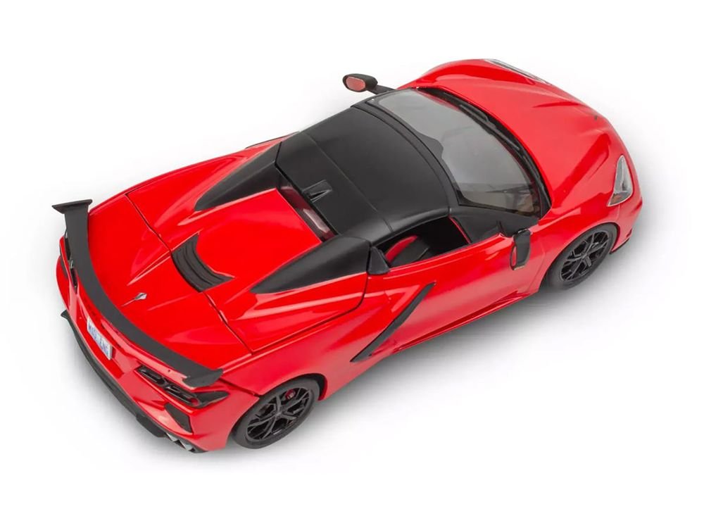 Level 4 Model Kit 2022 Chevrolet Corvette C8 Hardtop Convertible 1/25 Scale Model by Revell view 5