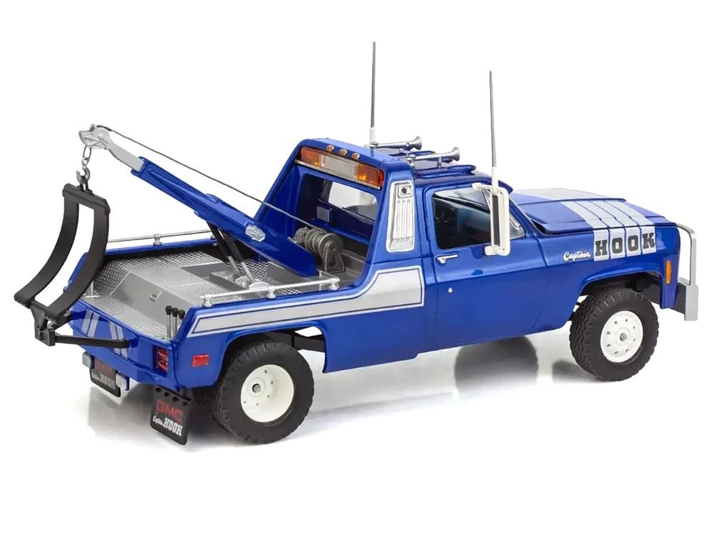 Level 4 Model Kit 1979 GMC Wrecker Tow Truck "Captain Hook" 1/25 Scale Model by Revell view 3