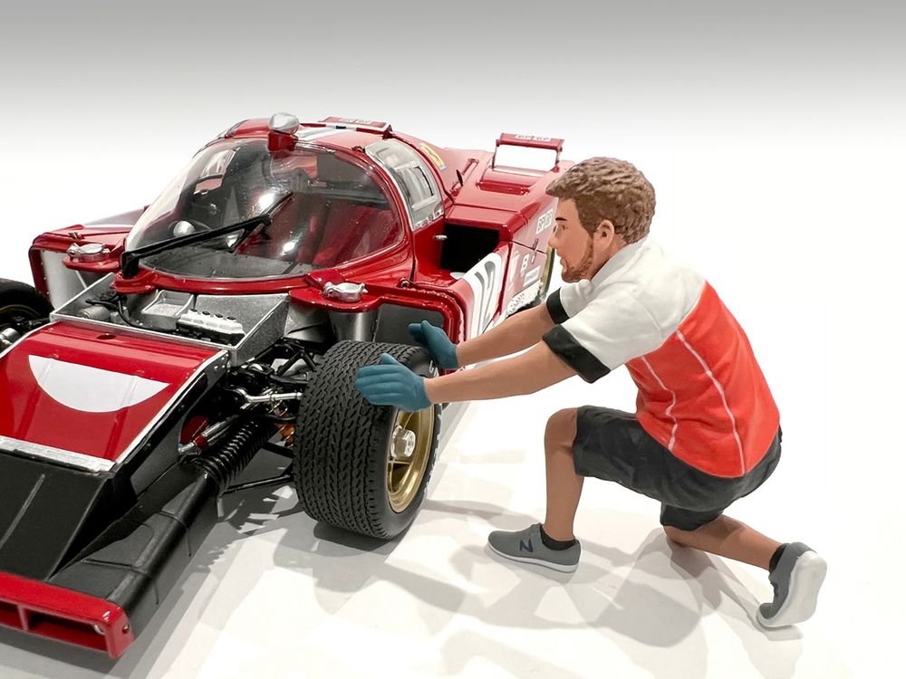 "Race Crew" Figure #1 for 1/18 scale models by American Diorama view 2