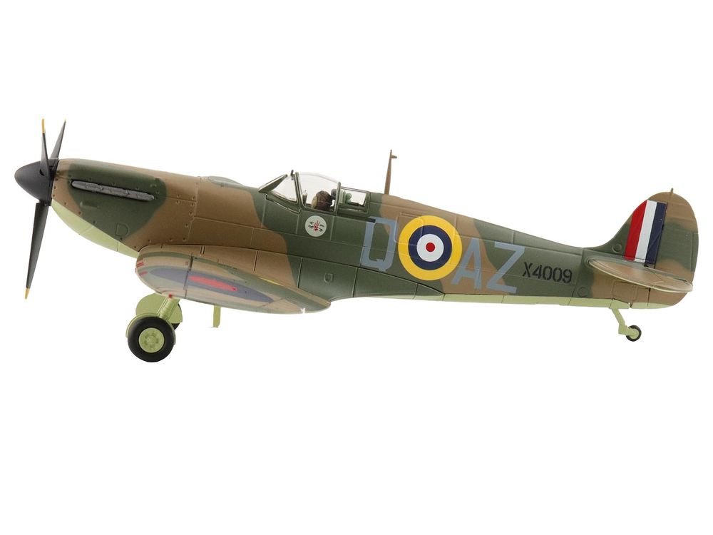 Supermarine Spitfire Mk.1a Fighter Aircraft "X4009 Flight Lieutenant P.C. Hughes" (1940) British Royal Air Force "Air Power Series" 1/48 Diecast Model by Hobby Master view 2