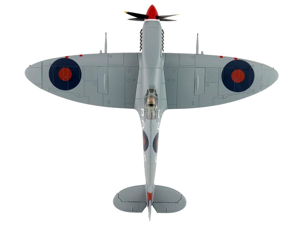 Supermarine Spitfire Mk IXc Fighter Aircraft "MA466 BQ-S No. 451 Squadron Corsica" (1944) Royal Australian Air Force "Air Power Series" 1/48 Diecast Model by Hobby Master view 3