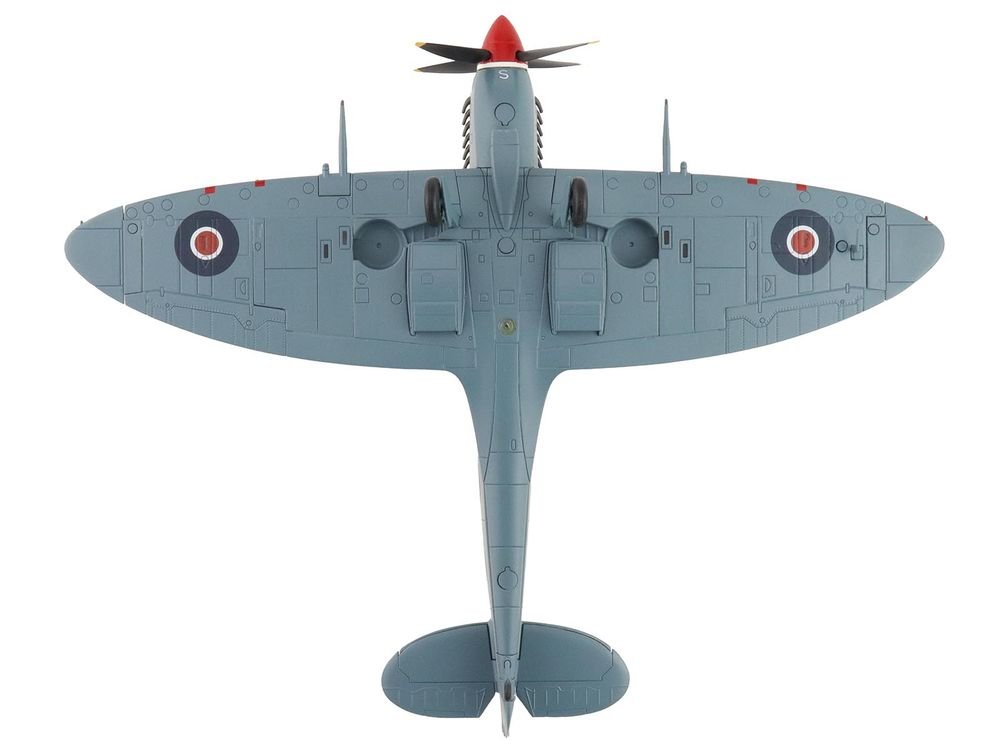 Supermarine Spitfire Mk IXc Fighter Aircraft "MA466 BQ-S No. 451 Squadron Corsica" (1944) Royal Australian Air Force "Air Power Series" 1/48 Diecast Model by Hobby Master view 4
