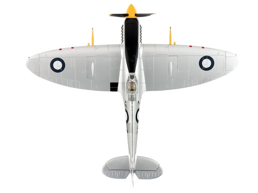 Supermarine Spitfire Mk VIII Fighter Aircraft "A53-379 Flight Lieutenant David Glaser No. 549 Squadron Strauss Airstrip" (1944) Royal Australian Air Force "Air Power Series" 1/48 Diecast Model by Hobby Master view 3