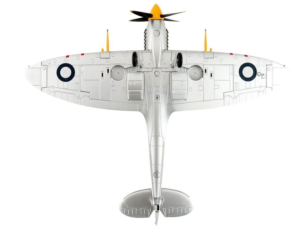 Supermarine Spitfire Mk VIII Fighter Aircraft "A53-379 Flight Lieutenant David Glaser No. 549 Squadron Strauss Airstrip" (1944) Royal Australian Air Force "Air Power Series" 1/48 Diecast Model by Hobby Master view 4